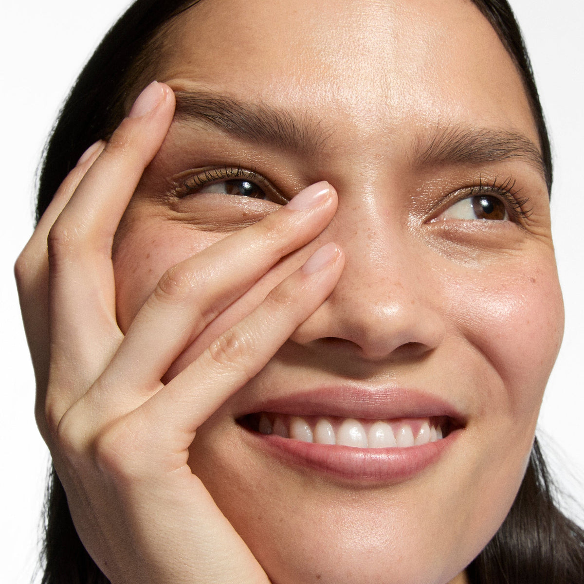 hydro-surge-dewy-face-mist-n5 Omega50_Model_2000x2000-1_3445dd8f-e76c-42a0-b3ad-1d9a4cba4df0.jpg