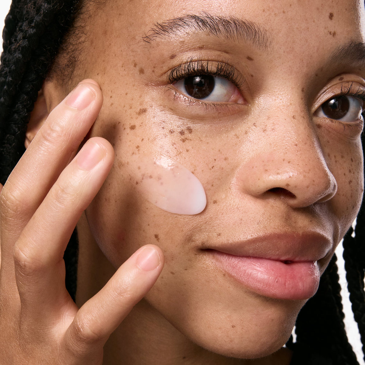 vitamin-b-c-and-e-moisturizer-z0 VitBC_E_ModelGoopMacro_2000x2000_bc64d363-139d-4699-88a9-2e0b1942763a.jpg